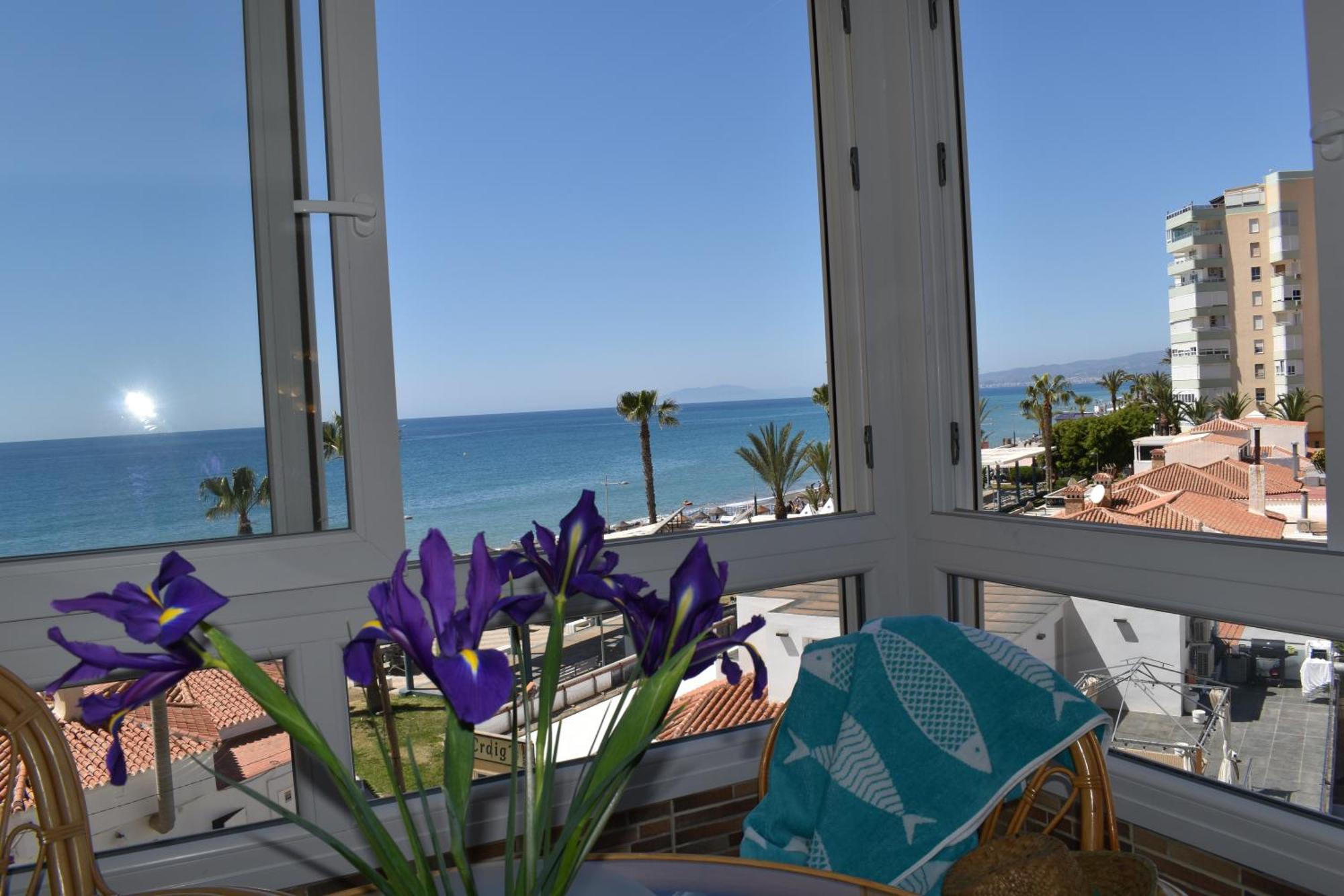 Fantastic Studio - Beachfront Apartment Torrox Exterior photo