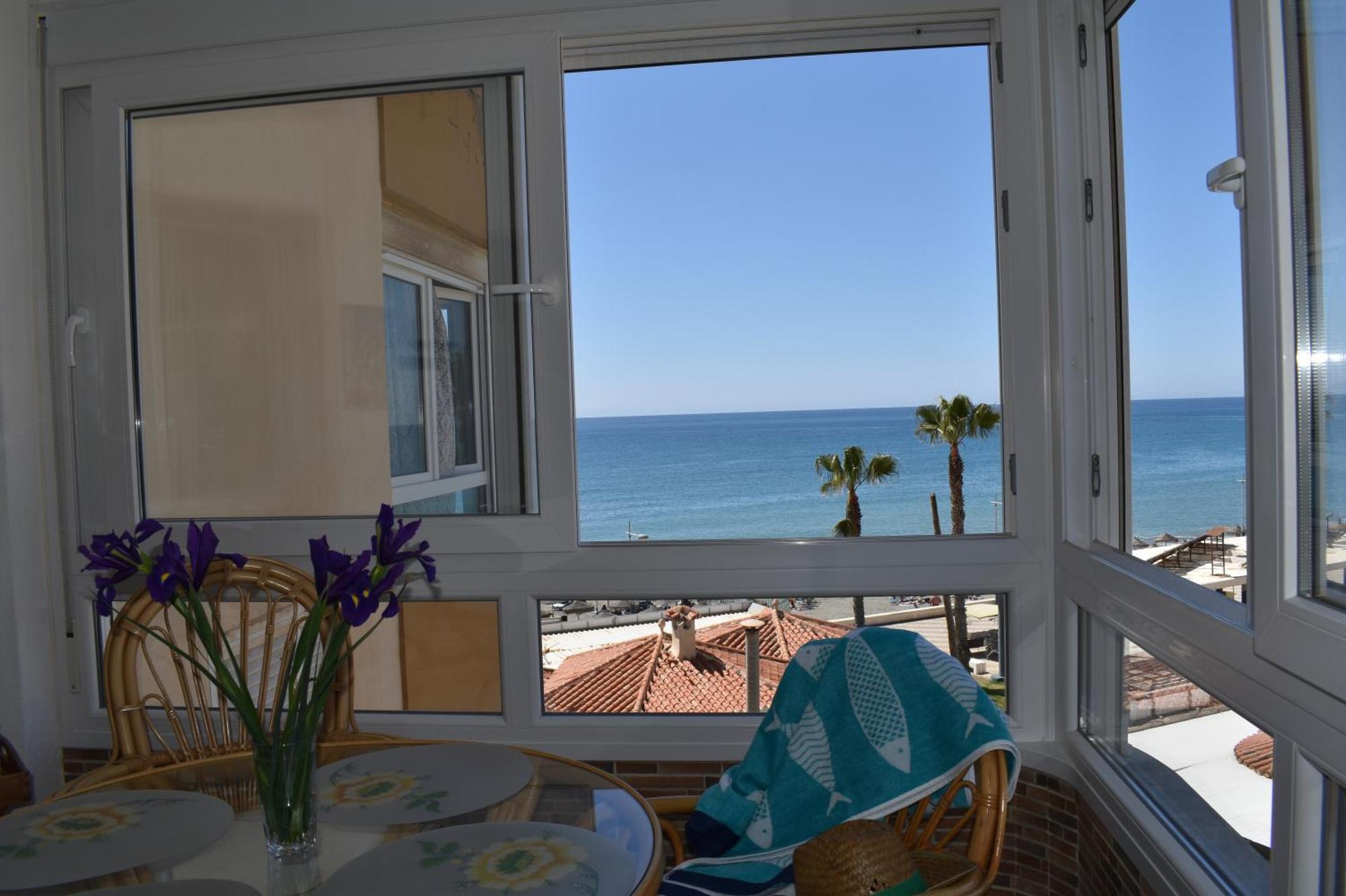 Fantastic Studio - Beachfront Apartment Torrox Exterior photo