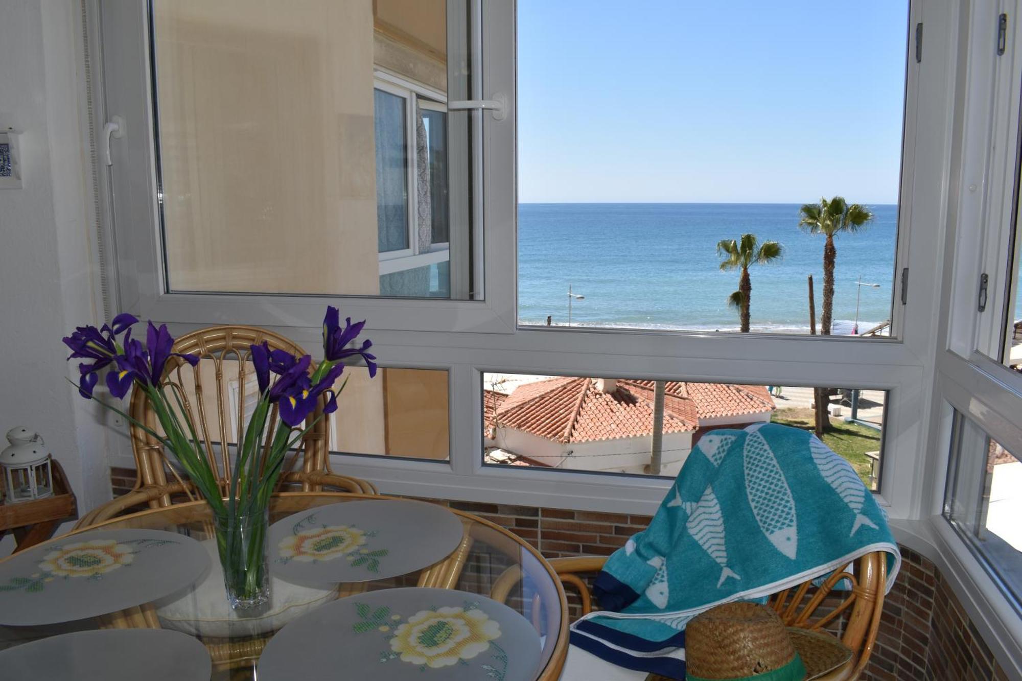 Fantastic Studio - Beachfront Apartment Torrox Exterior photo