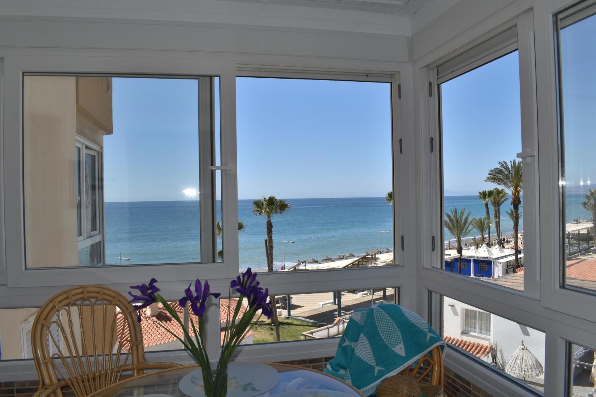 Fantastic Studio - Beachfront Apartment Torrox Exterior photo